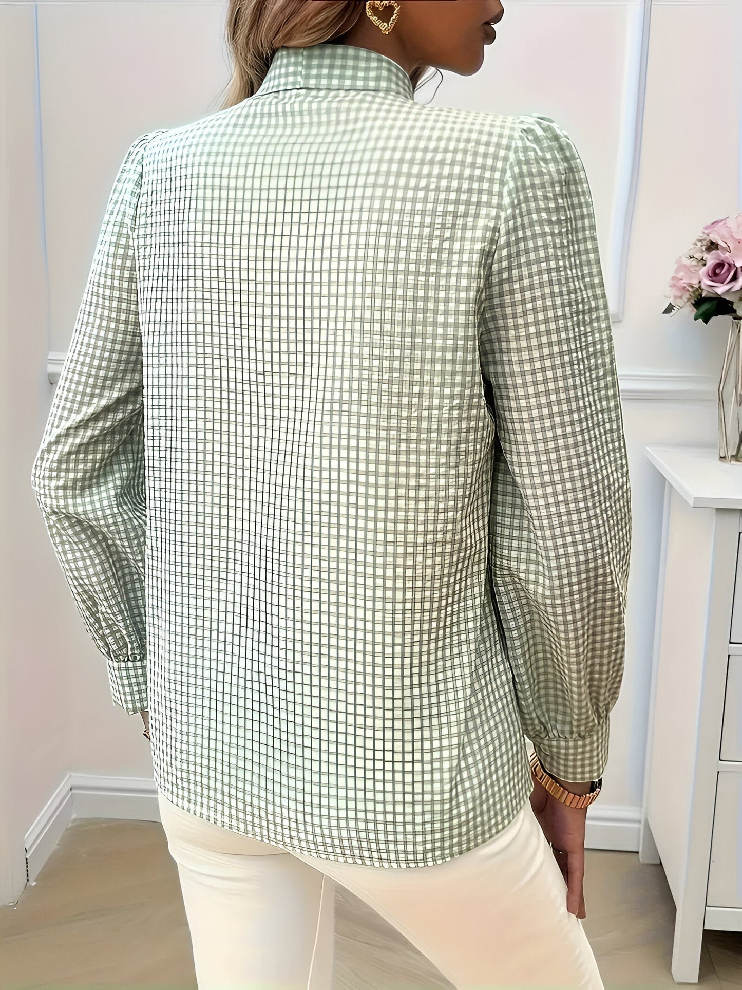 Cézanne | Blusa de Cuadros y Lazo Lavallière Elegante