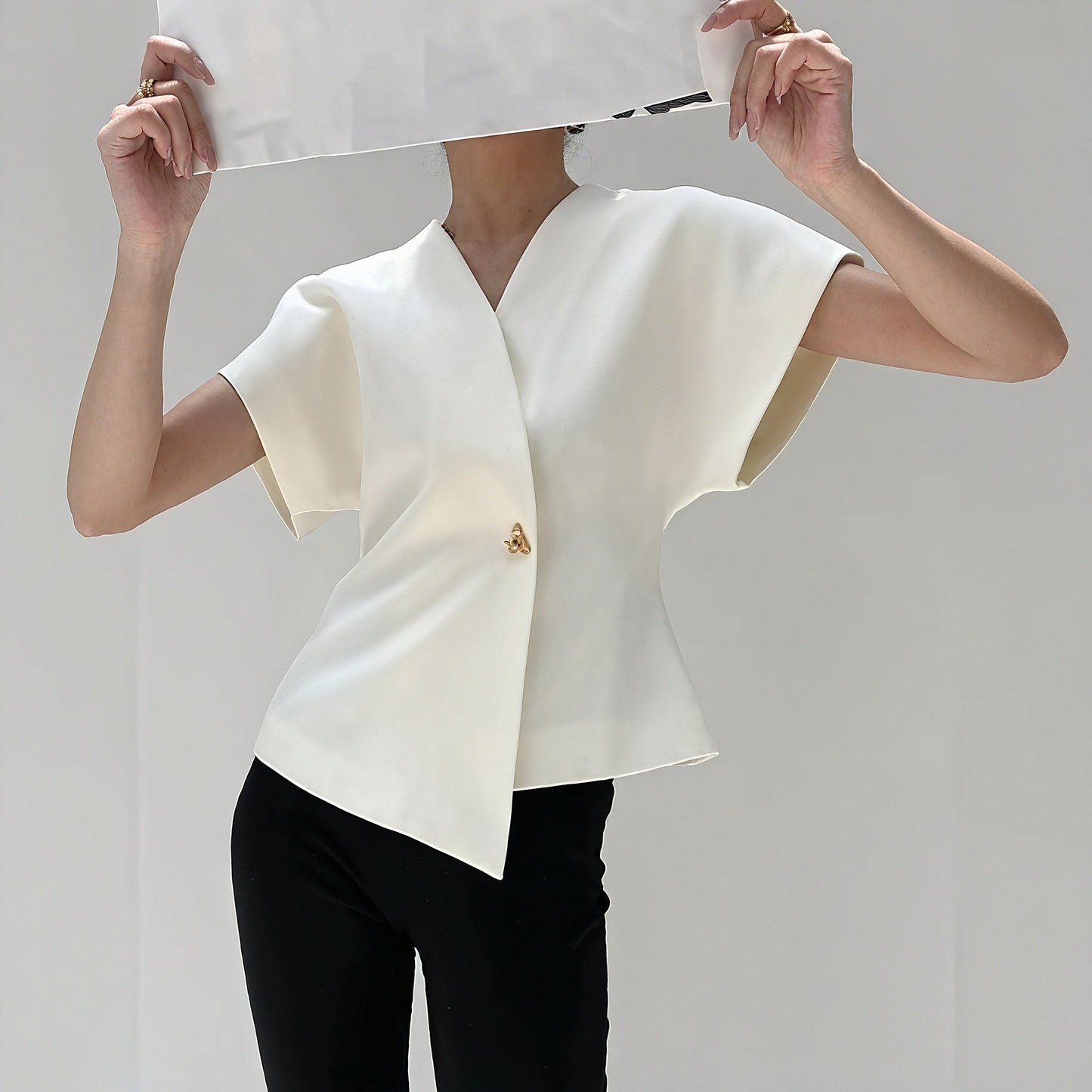 Yvonne | Chic Structured Blouse – Asymmetrical and Modern Design