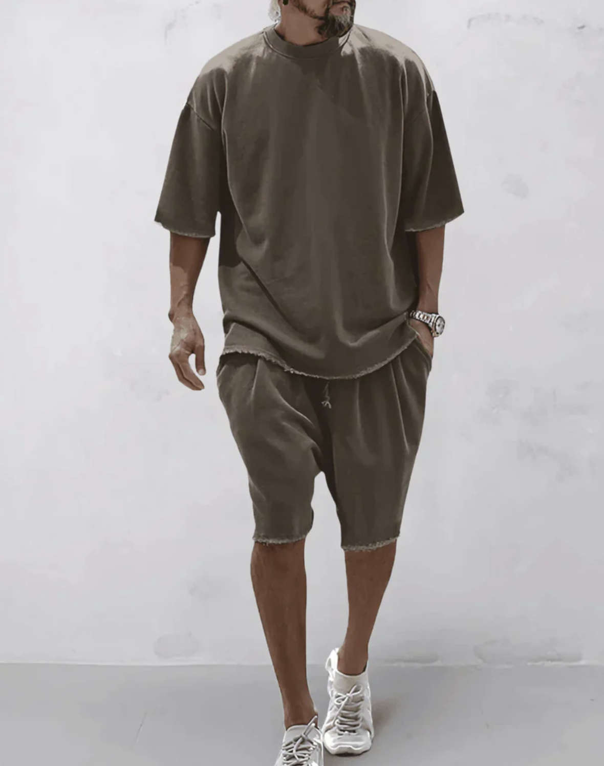 アドリアン|快適でスタイリッシュなルックのためのオーバーサイズTシャツとショートパンツのセット