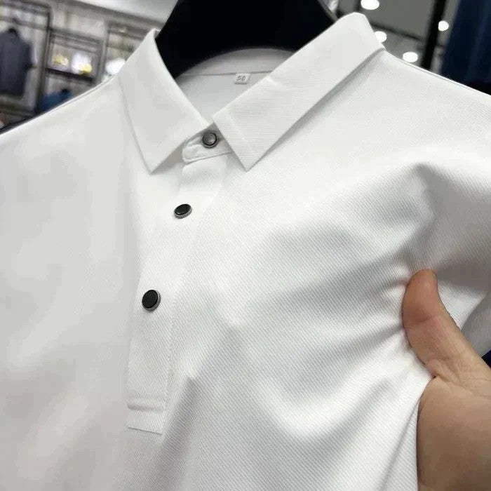 אנטואן|פולו חולצה צמודה לדמות שרירית