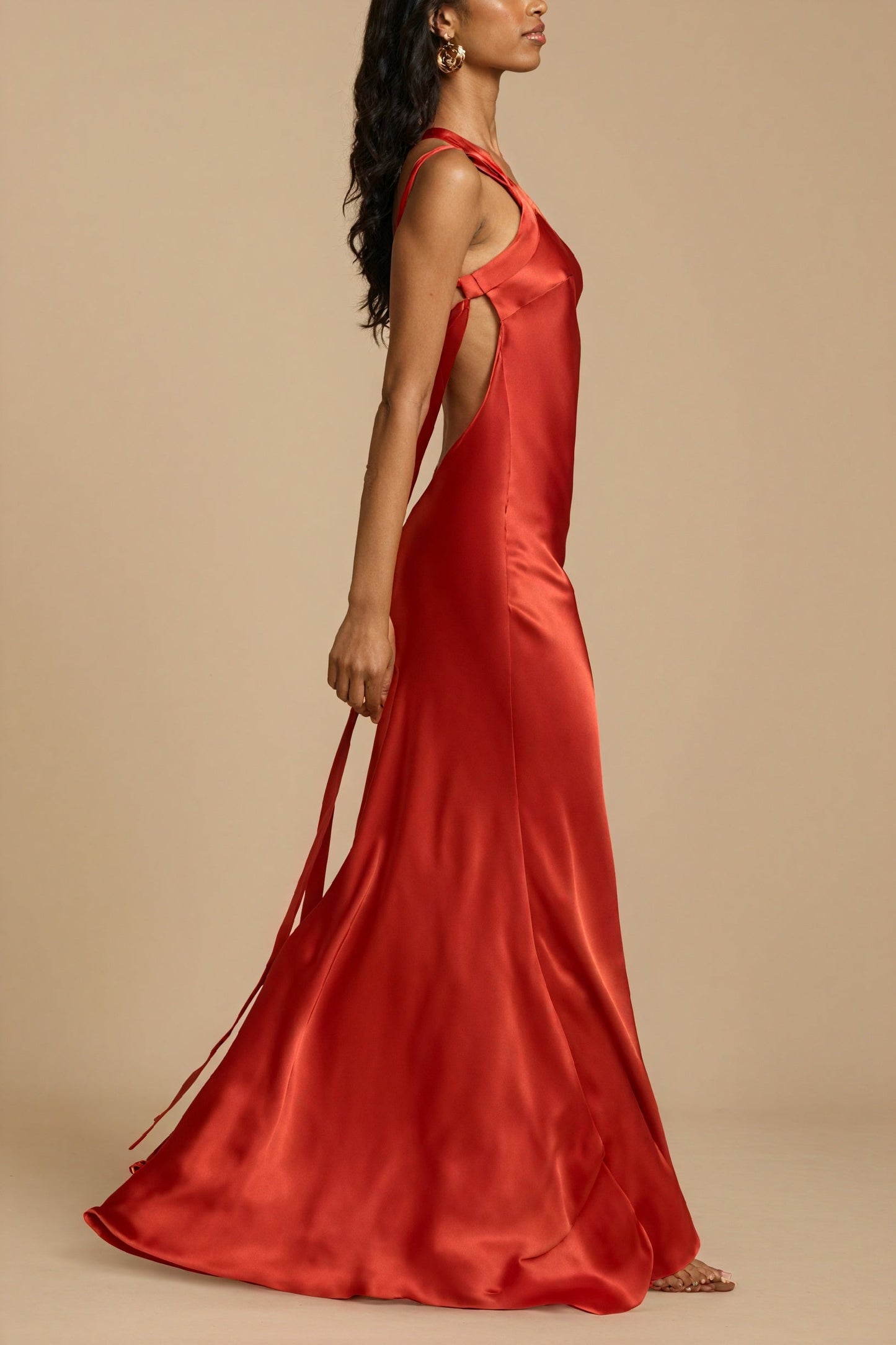 Flore | Vestido Longo de Uma Alça – Elegância Assimétrica e Fluida 