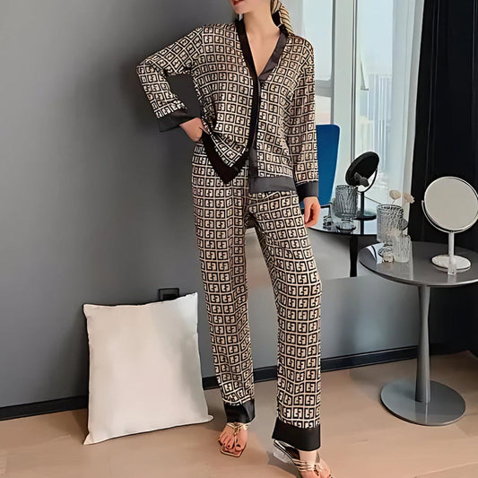 Manon | Loungewear Chic – Geometrisk Design og Raffinert Stil 