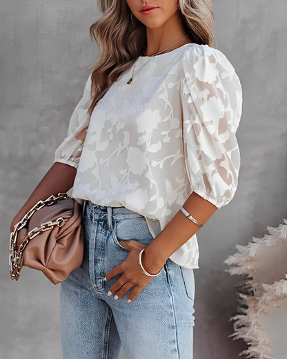Clara | Hvit Bluse – Strukturerte Ermer Og Trendy Utseende 