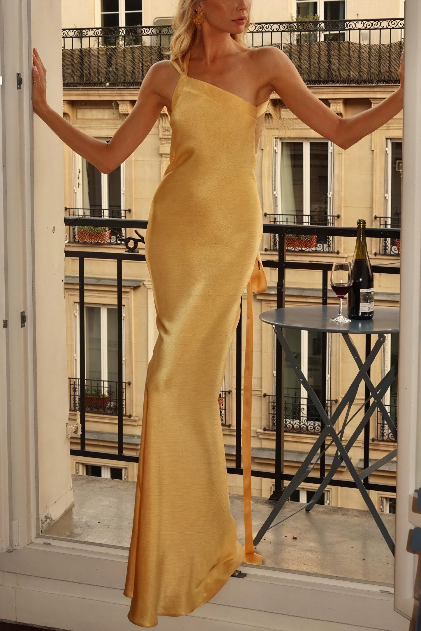 Flore | Vestido Longo de Uma Alça – Elegância Assimétrica e Fluida 
