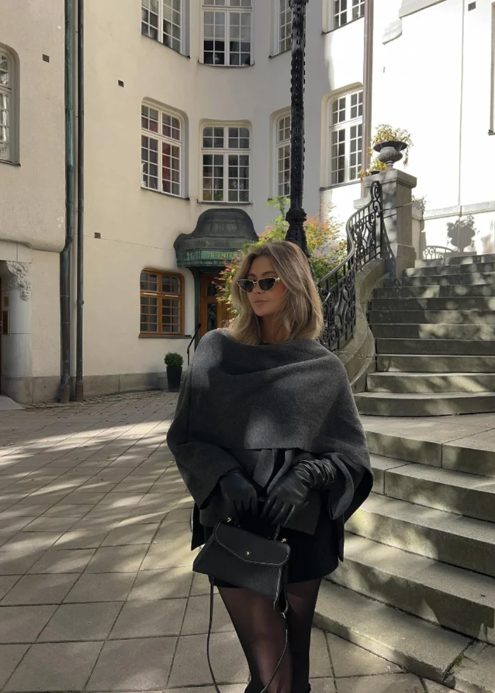 Fernande | Luxusný plášť s kapucňou – Nadčasová a rafinovaná elegancia 
