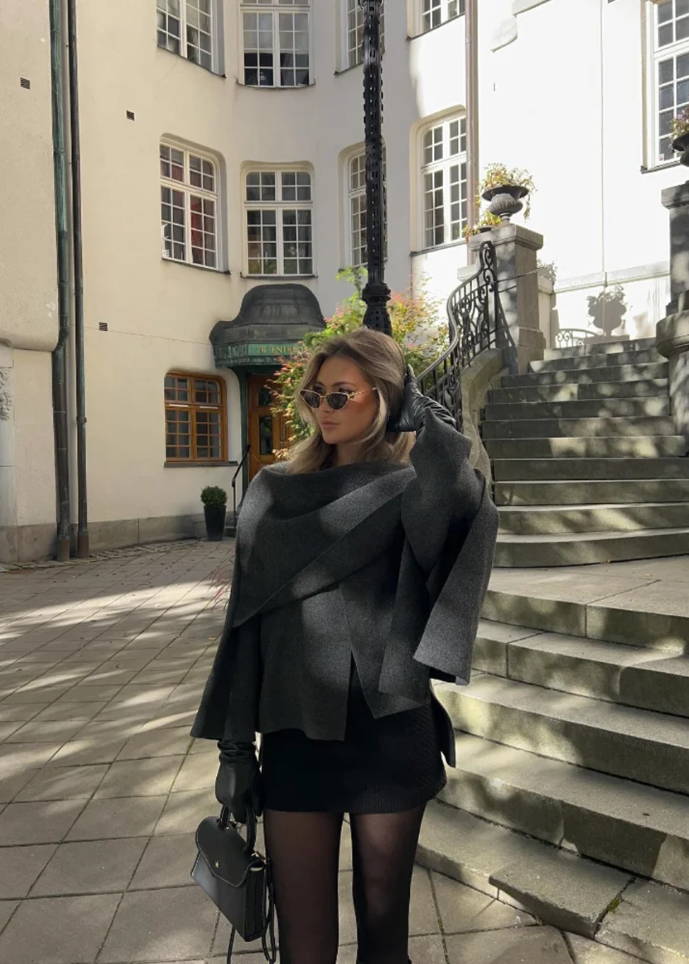Fernande | Luxusný plášť s kapucňou – Nadčasová a rafinovaná elegancia 