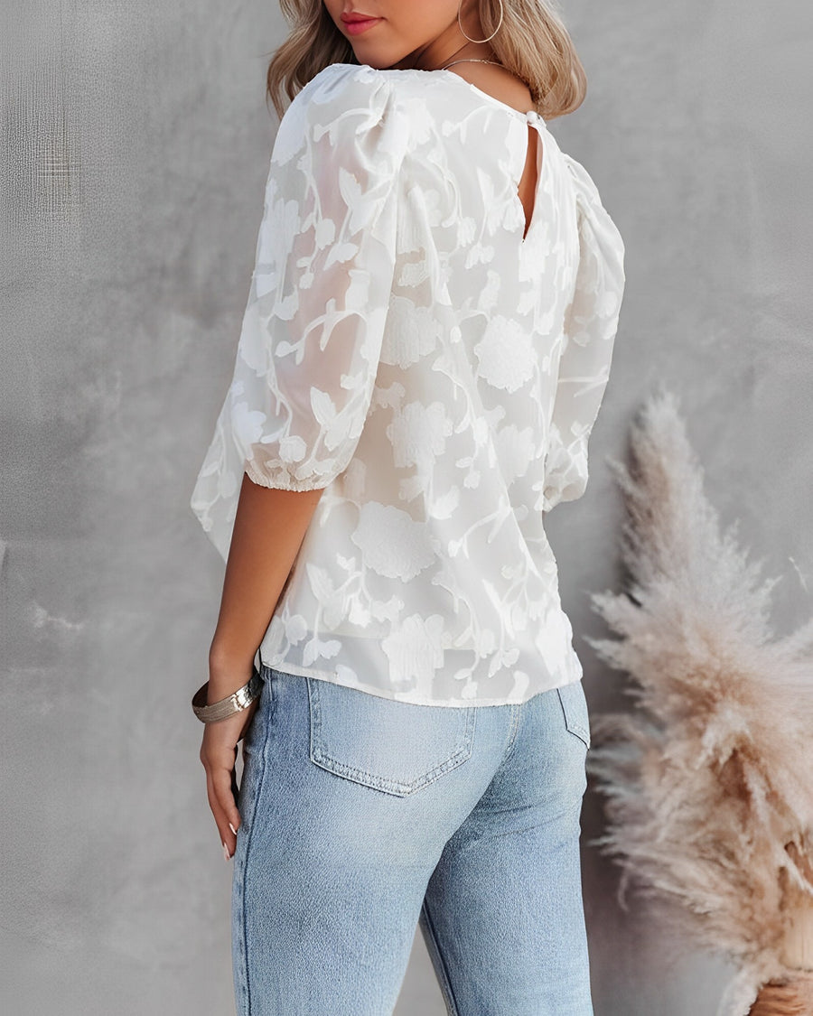Clara | Hvit Bluse – Strukturerte Ermer Og Trendy Utseende 
