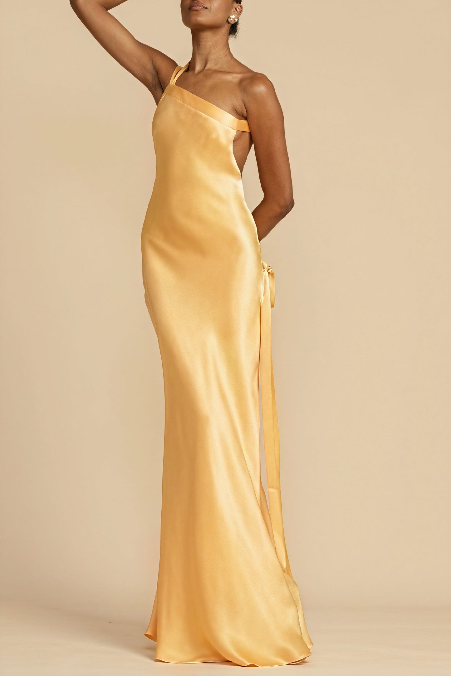 Flore | Vestido Longo de Uma Alça – Elegância Assimétrica e Fluida 