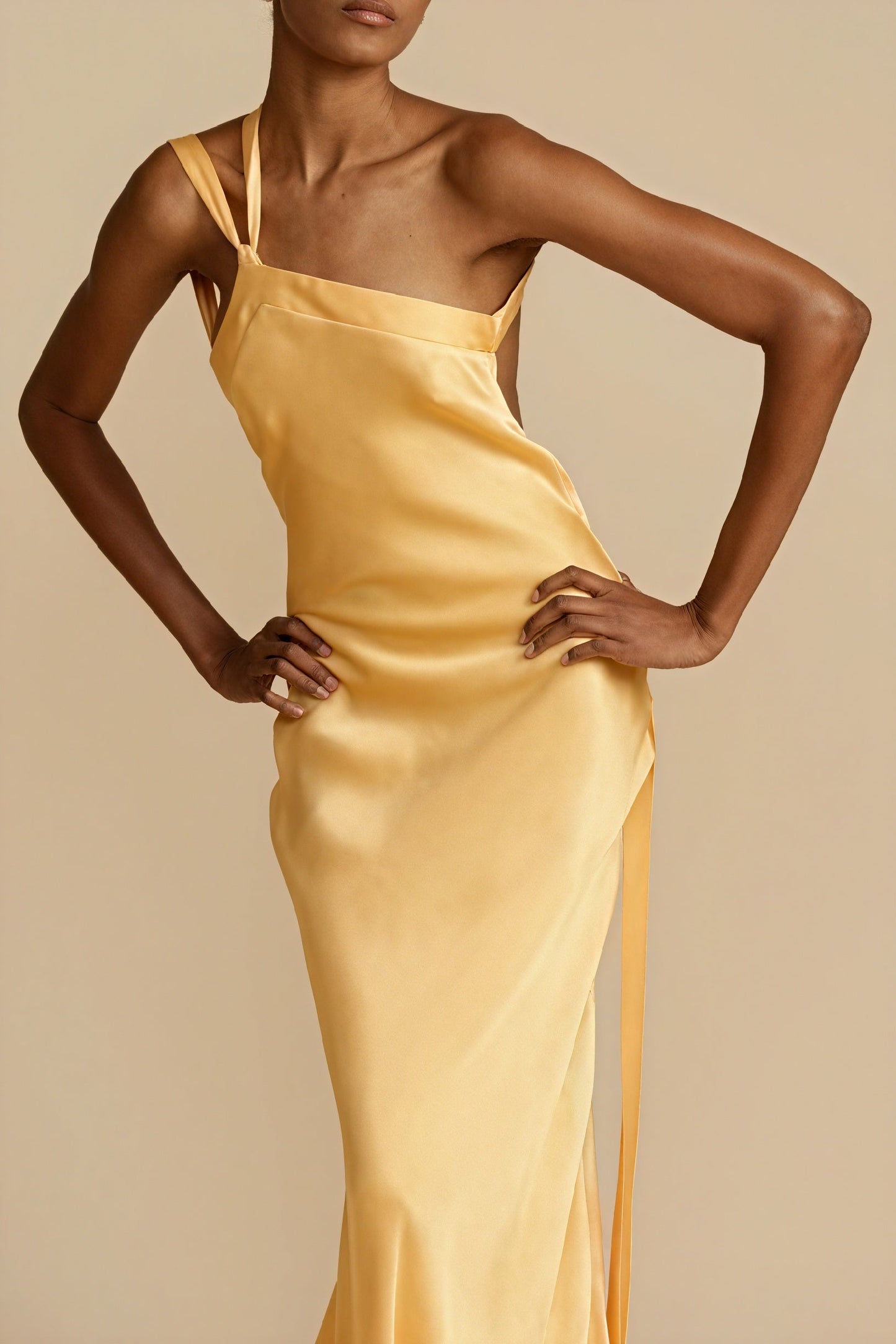 Flore | Vestido Longo de Uma Alça – Elegância Assimétrica e Fluida 