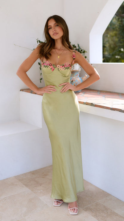 לורי | שמלת רקמה – allure longue et charme floral 